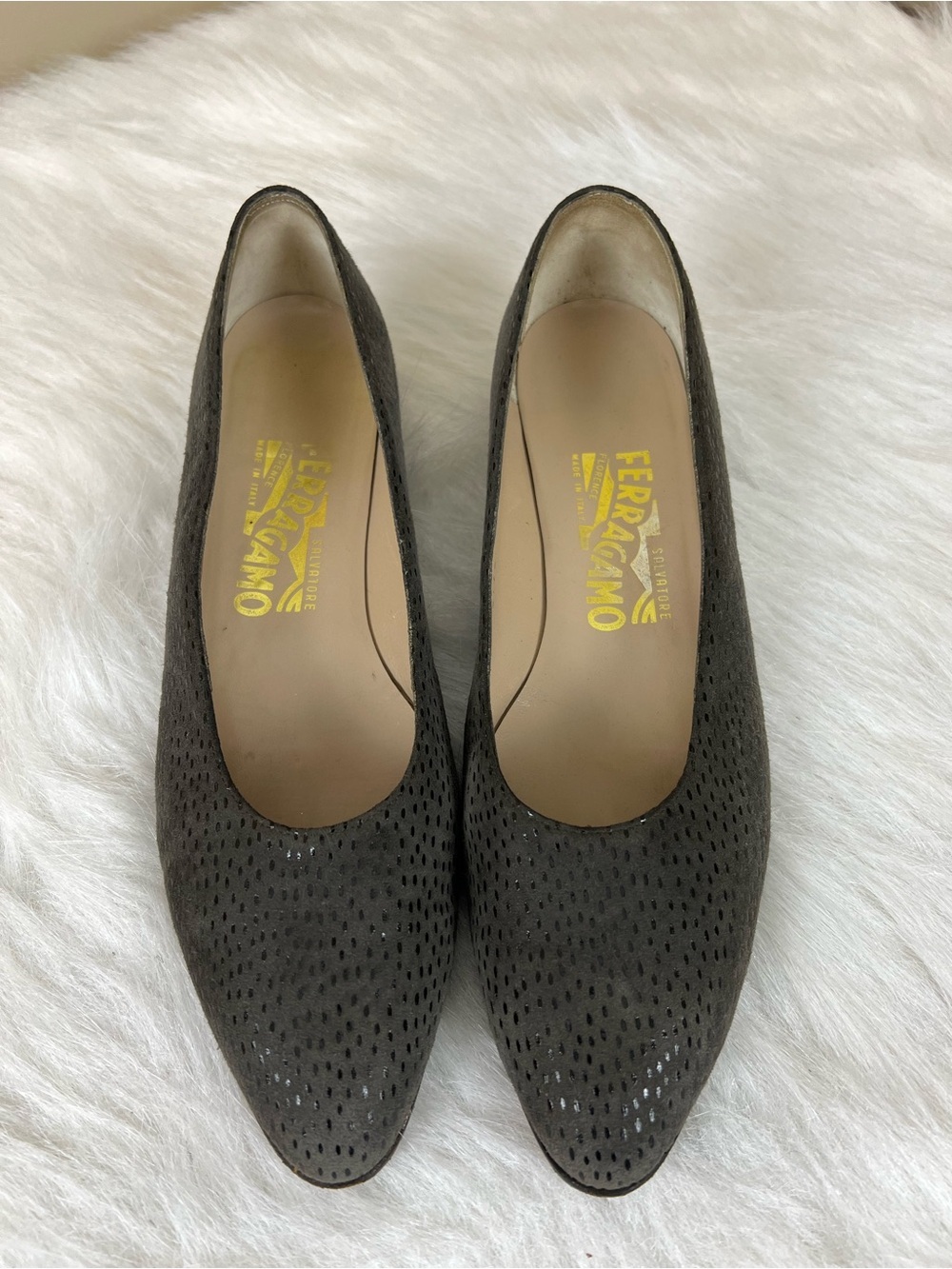 Salvatore Ferragamo grey Suede speckled low heel Pumps 8 narrow